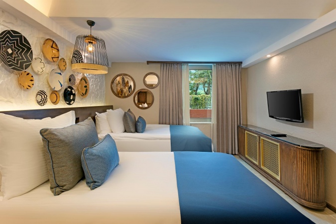 Family Pool House Ground Floor